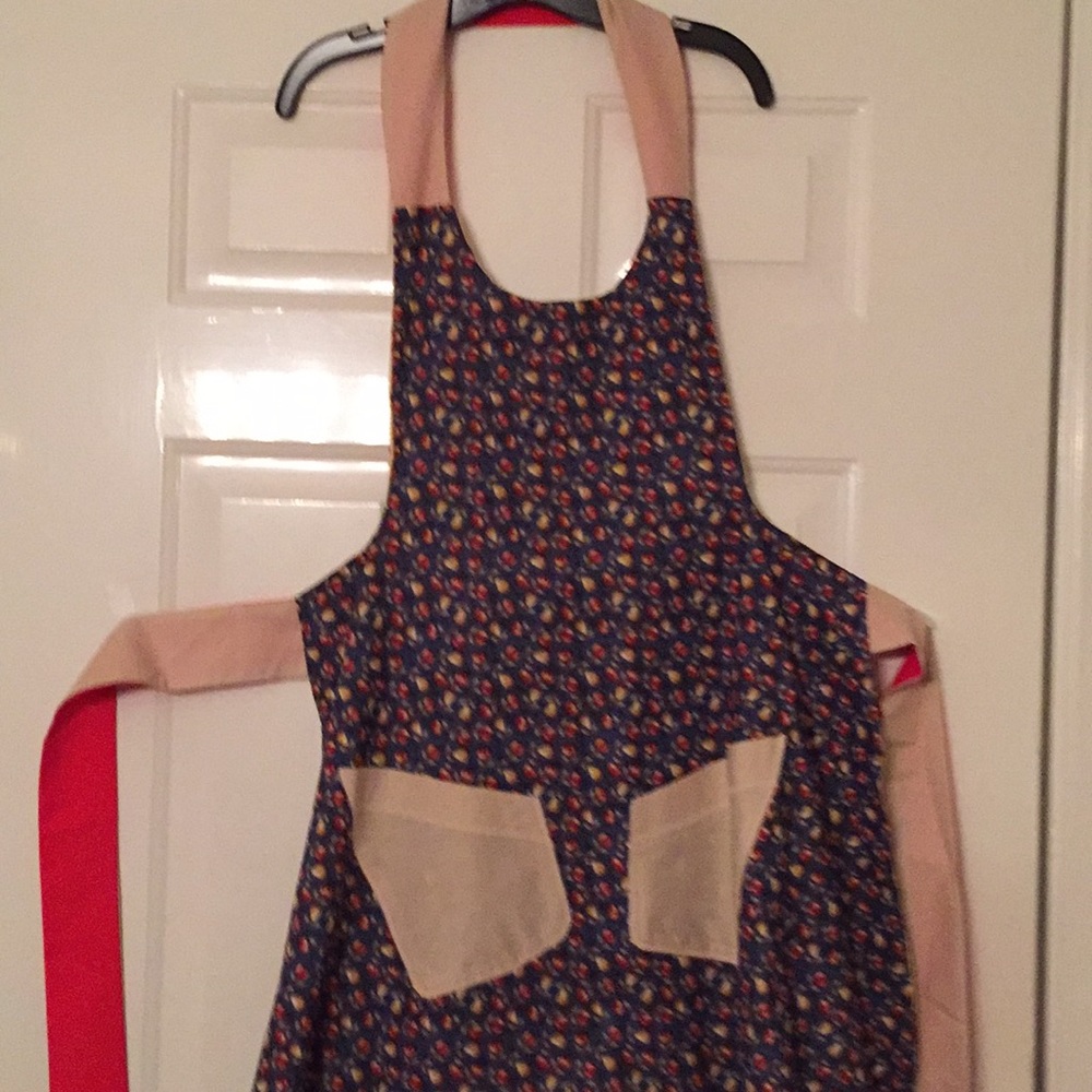 Reversible apron